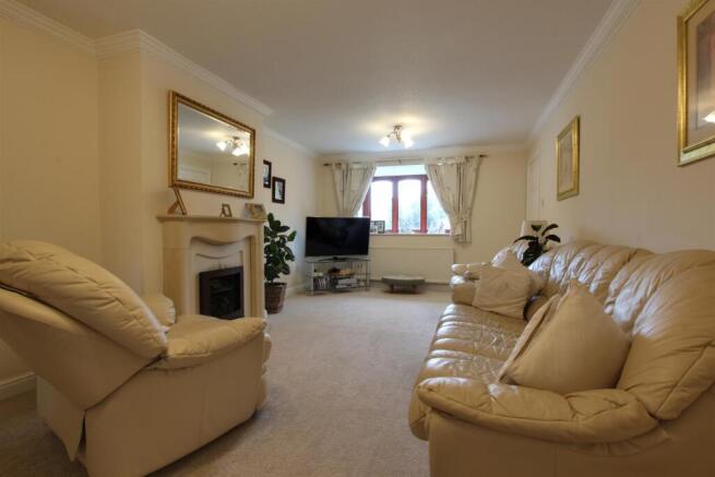 4 bed Detached for sale Image 4