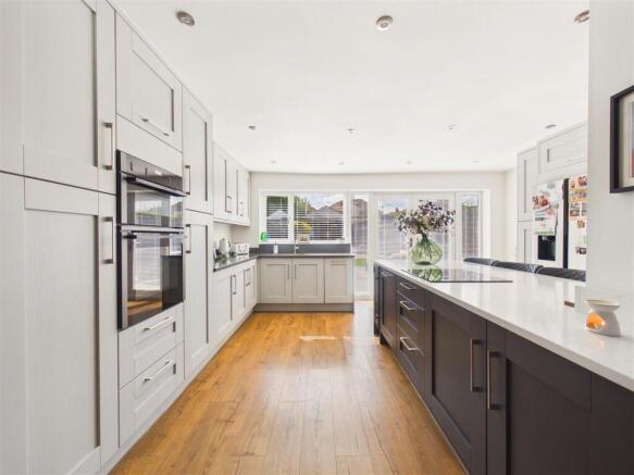 3 bed Terraced for sale Image 4