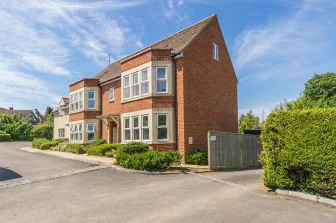 Flat 8, 10 Cumnor Hill Low Res 01