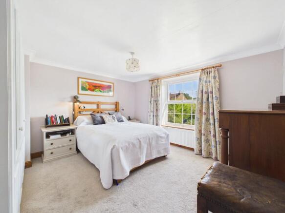 4 bed Detached for sale Image 3