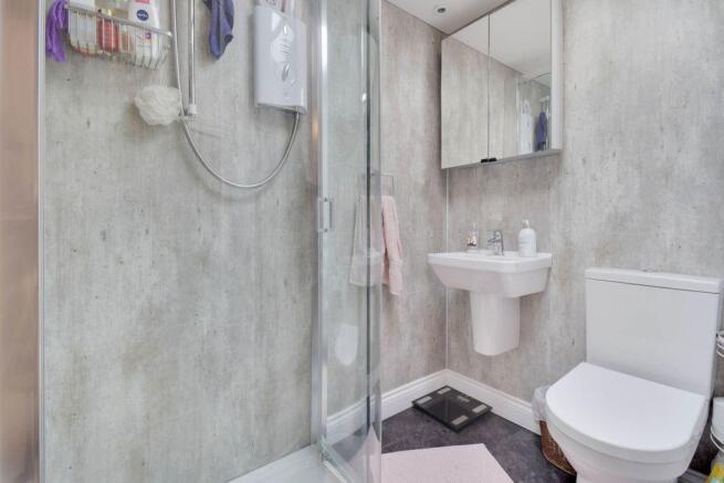 Ensuite to Bed 3