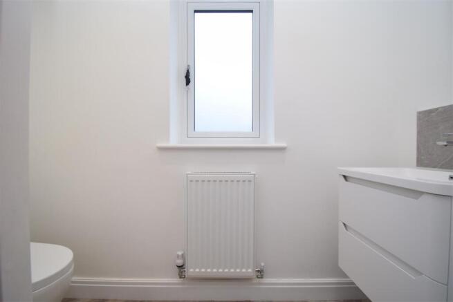 4 bed Detached to rent Image 8