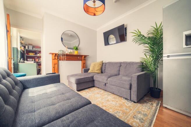 Call 02920 668585 to secure your viewing _7