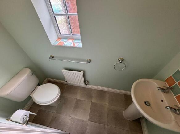 4 bed House to rent Image 7