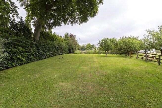 5 bed Detached to rent Image 4