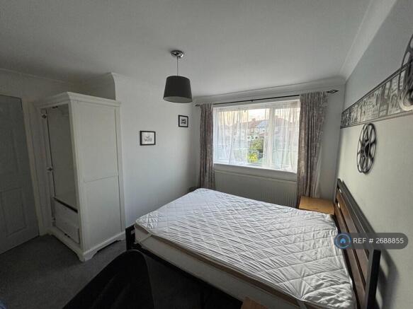 Bright Double Room With Large Window