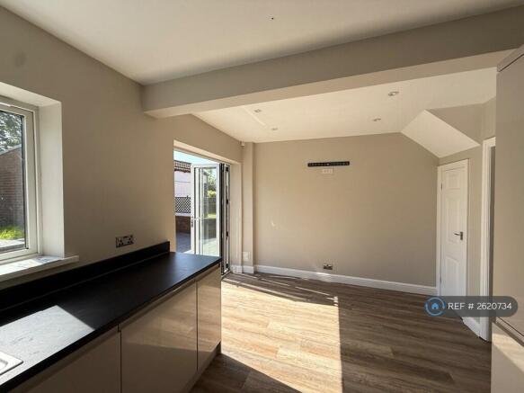 3 bed Semi-Detached to rent Image 4