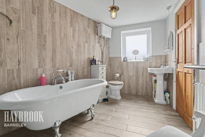 6 bed Semi-Detached for sale Image 9