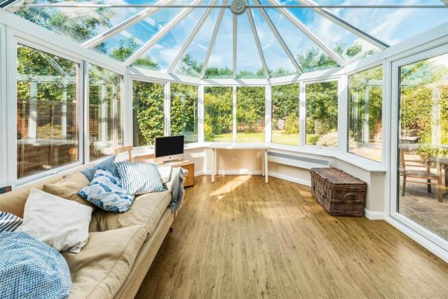 house. estate agent Dunsfold conservatory
