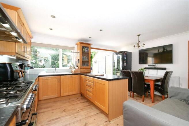 4 bed Semi-Detached for sale Image 9
