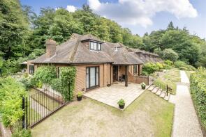 17, Fernden Heights, Fernden Lane, Haslemere GU27 3LN