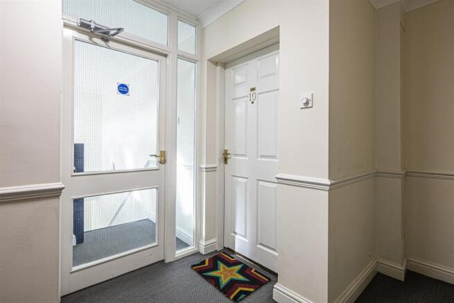 2 bed Apartment to rent Image 10