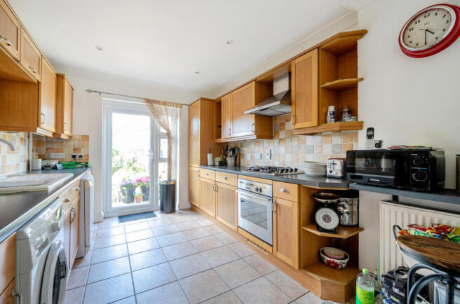 1301773-16-683dc8...