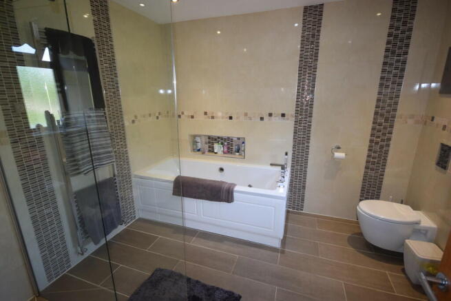 EN SUITE