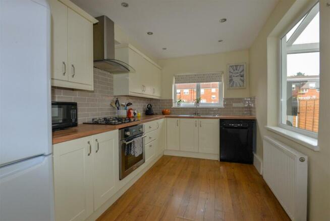 Kitchen 1.jpg