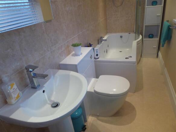 BATHROOM/WC