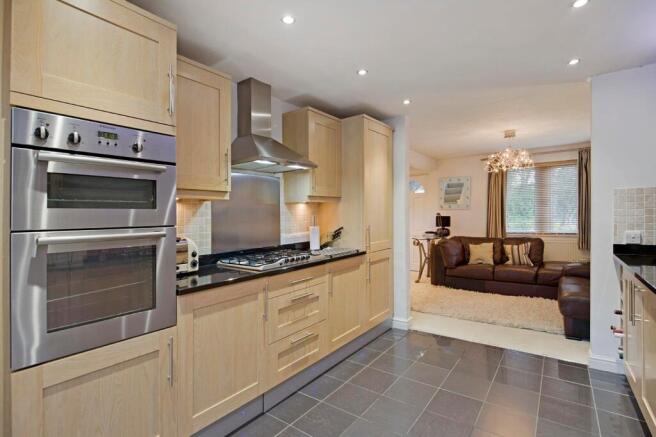 4 bed Detached for sale Image 6