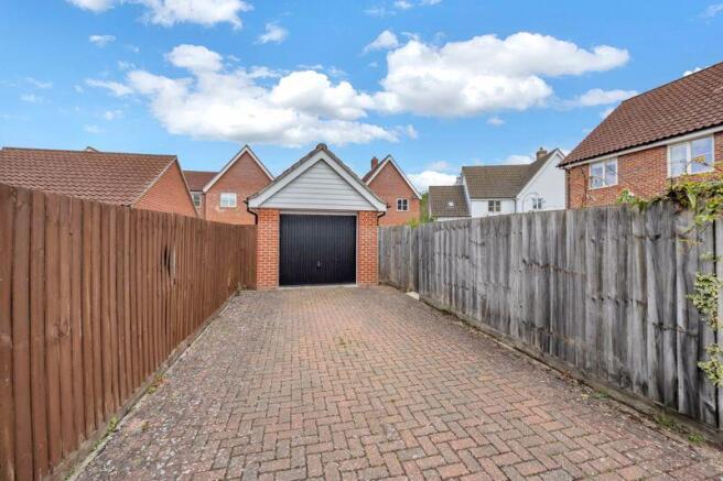 Garage & Parking
