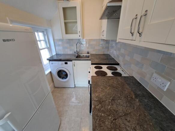 FITTED KITCHEN