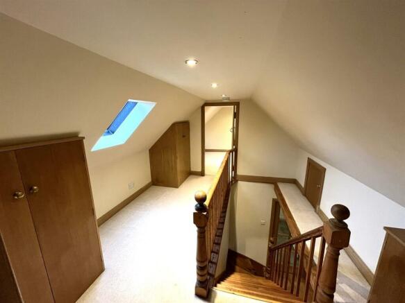 STAIRCASE & LANDING