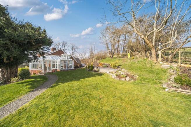 Garden with conservatory.jpg