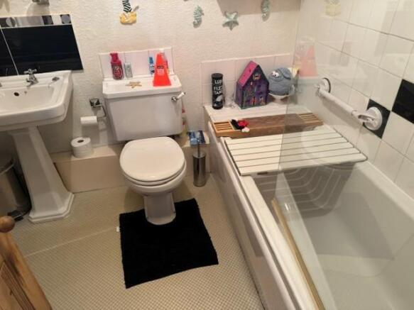 5 bed Town House for sale Image 6