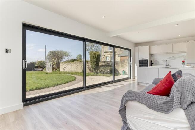 4 bed Detached for sale Image 9