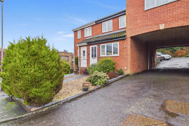 CAM04201G0-PR0138-STILL019