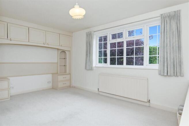 5 bed Detached for sale Image 4