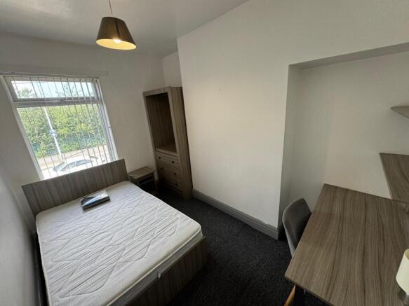 5 bed House to rent Image 9