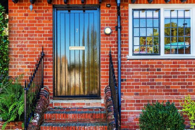 house. estate agency Frensham 7 The Grange