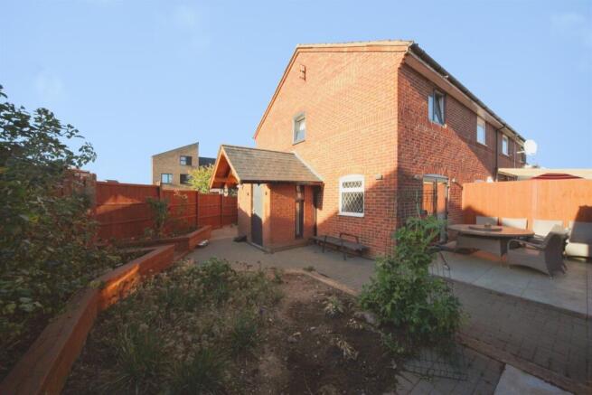 2-bed semi-detached on Bunting Road, Luton, £300,000
