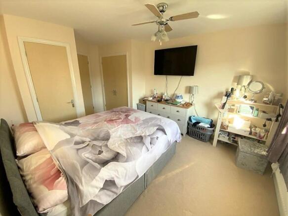 Bed 2.jpg