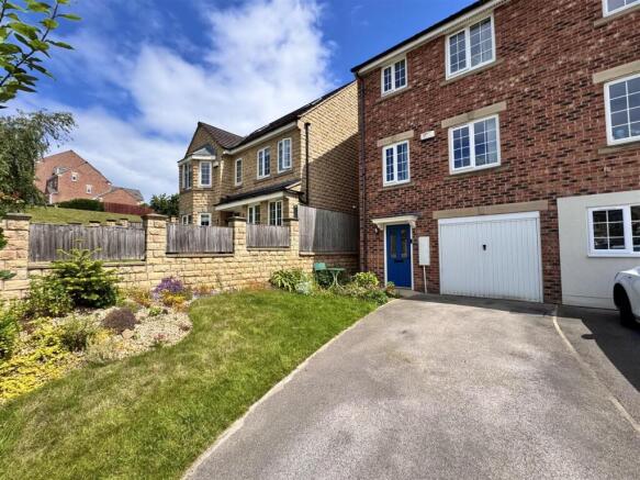 4 bed Semi-Detached for sale in barnsley