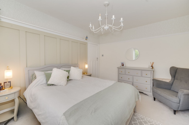 4 bed Semi-Detached for sale Image 4