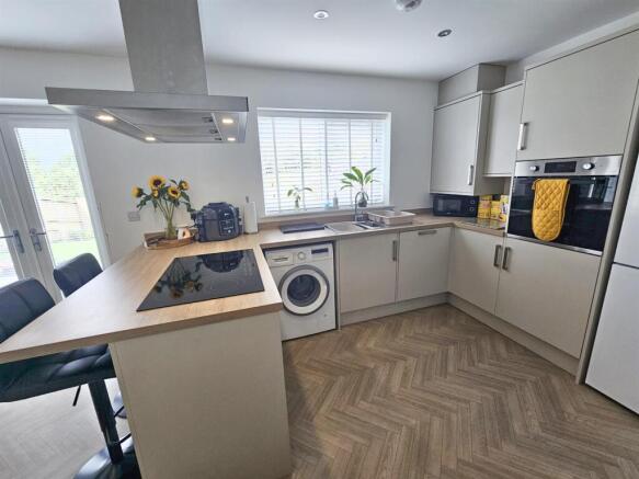 3 bed Semi-Detached for sale Image 4