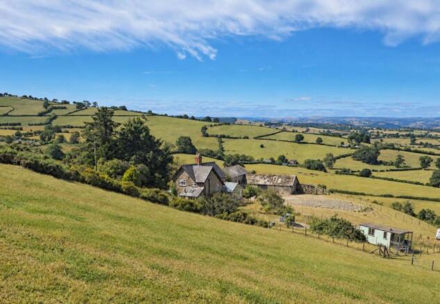 Cefn in landscape_16bfced3-b7b1-439f-8a59-8a1fbfb