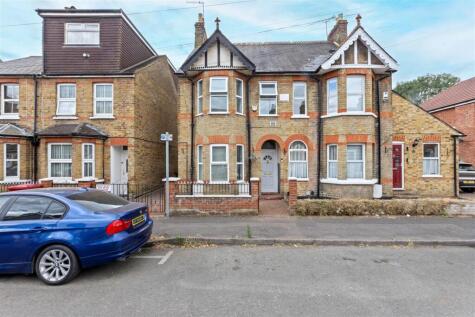 Elmhurst Road | Slough | SL3 | 0.5 miles to Langley station