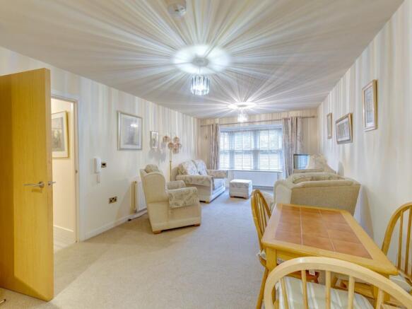 Grove Court, Worksop, S80 photo 3