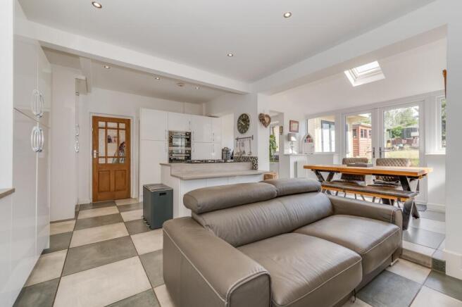 3 bed Semi-Detached for sale Image 6