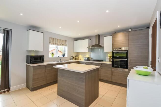 Kitchen / Dining Area