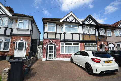 Ilfracombe Gardens, Romford