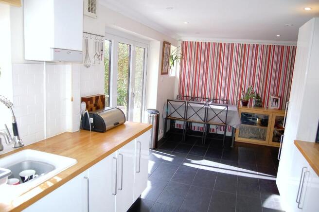 Kitchen/ Dining Room