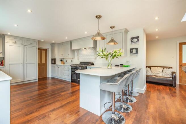 8502472-interior12.jpg