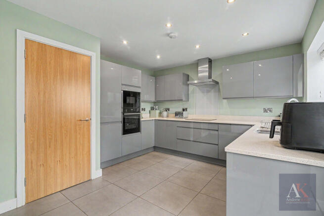 4 bed Semi-Detached for sale Image 3