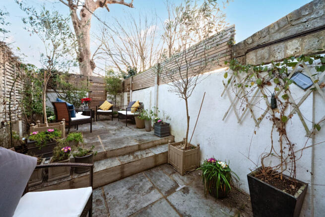 1395482-21-695cda...