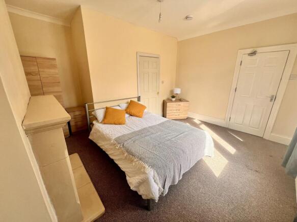 A bright and inviting double bedroom featuring ...