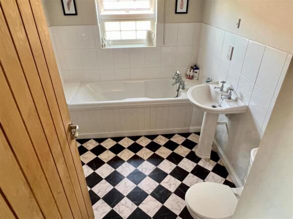 Master Ensuite Bathroom