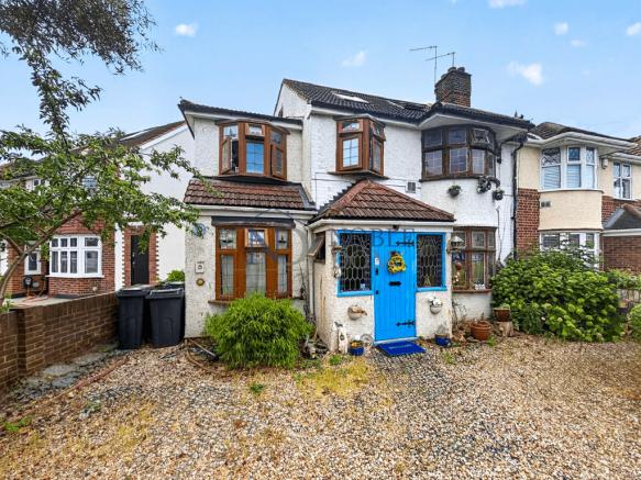 6 BEDROOM 4 BATHROOM DETACHED HOUSE IN HOUNSLOW