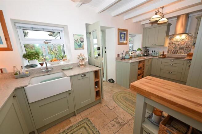 4 bed Cottage for sale Image 11